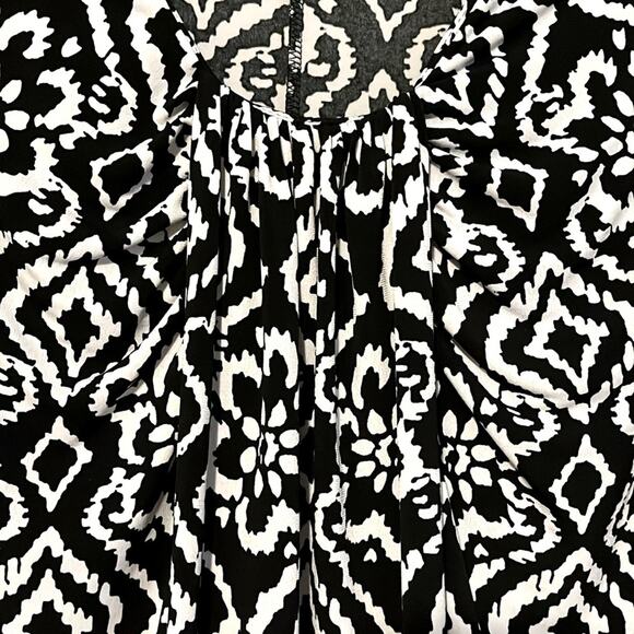 Avenue Sleeveless Floral and Geometric Print Top - Picture 3 of 10